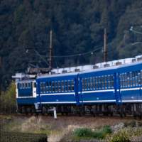 381604 B