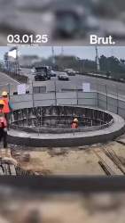 2562394 B