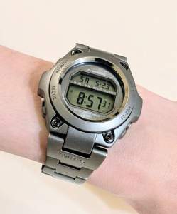 677053 B