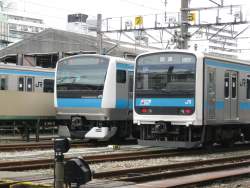 1005956 B