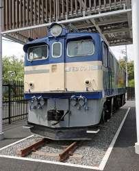 560706 B