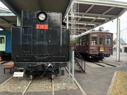 674273 B