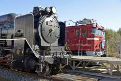 534587 B