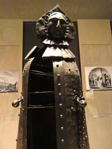153149 B