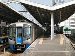 272285 B