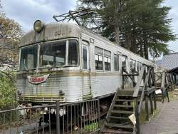 898557 B