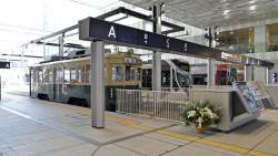 404305 B