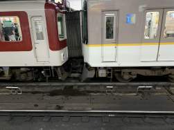 435118 B