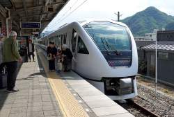 410759 B
